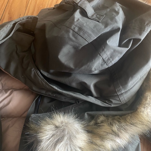 Army Khaki Green Timberland Coat with Detachable Hood and Fur Trim - Picture 4 of 6